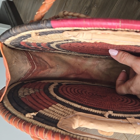 Burkina Faso Handmade Leather African Style Shoulder Bag - Picture 8 of 9